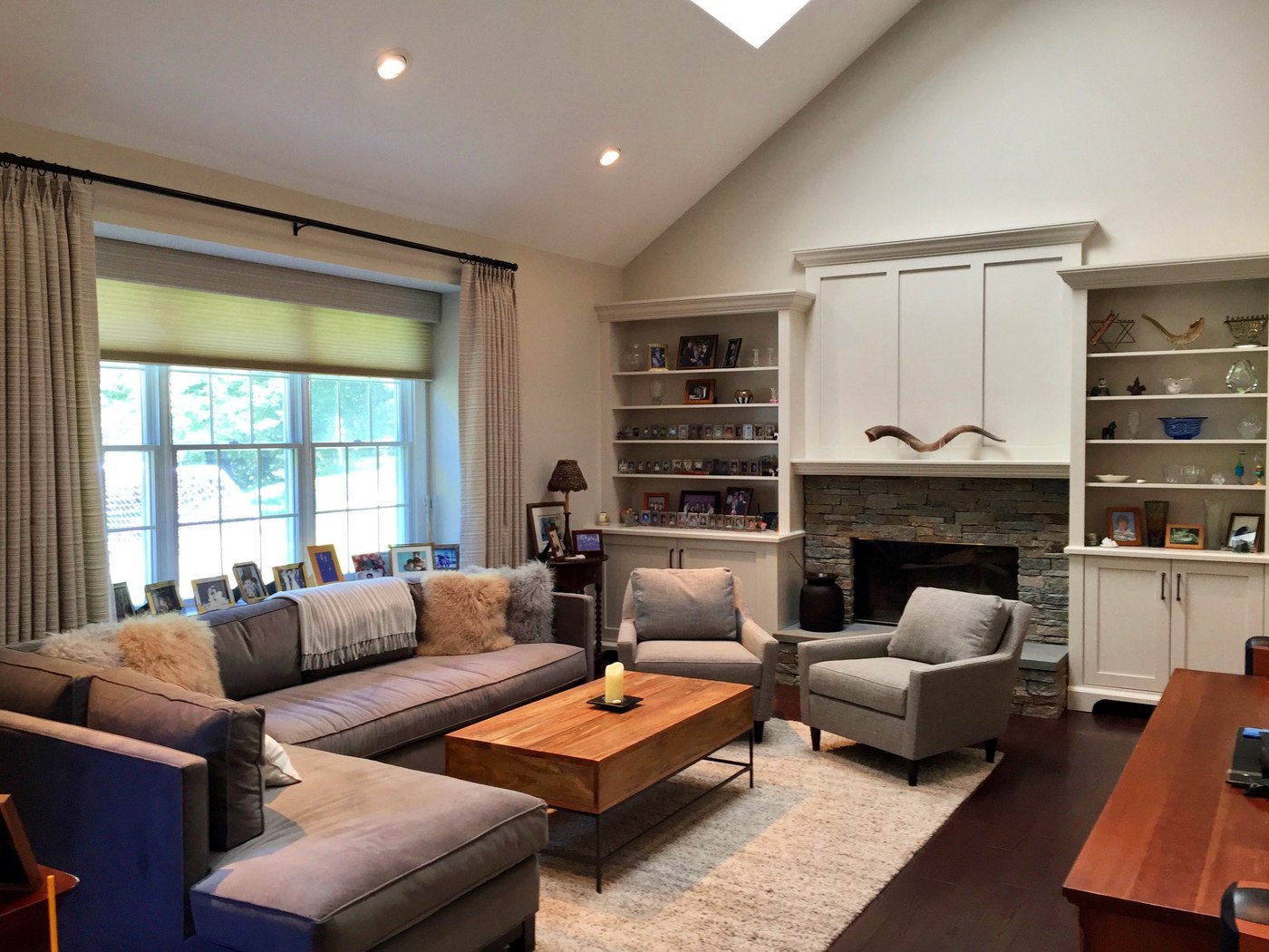 Thumbnail for Interior Design Inspiration For City Apartments With Stone Veneer Fireplaces